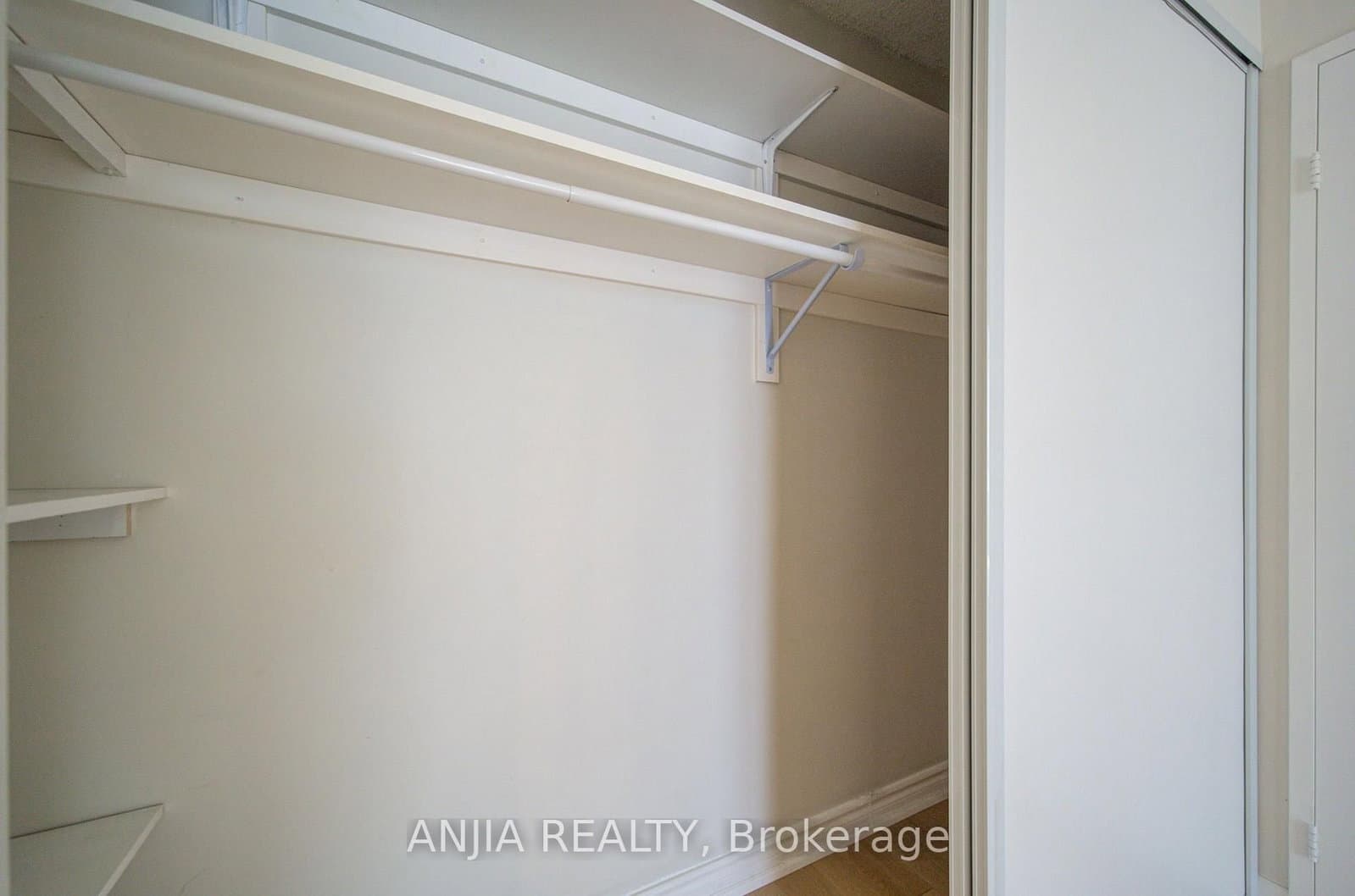 633 Bay Street, Unit 912 thumbnail 25