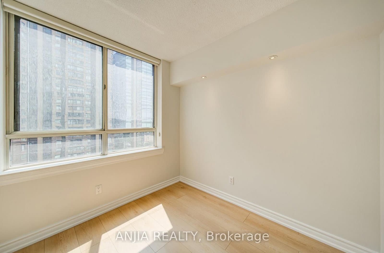 633 Bay Street, Unit 912 thumbnail 30