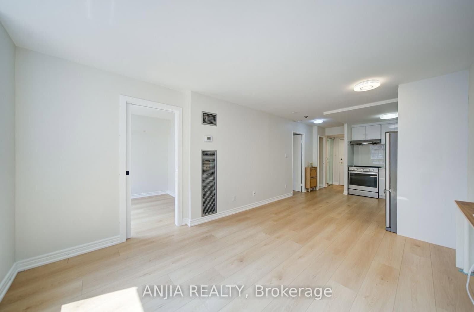 633 Bay Street, Unit 912 thumbnail 35