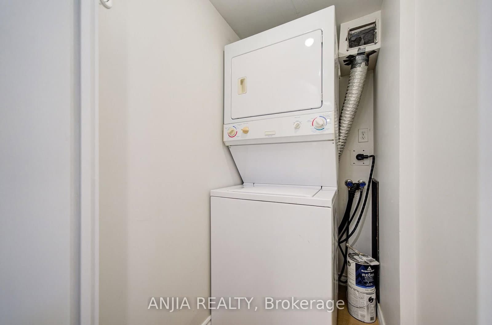 633 Bay Street, Unit 912 thumbnail 38