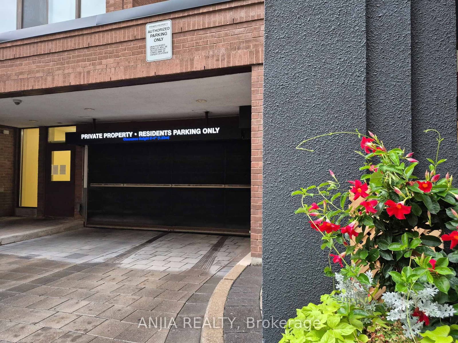 633 Bay Street, Unit 912 thumbnail 5