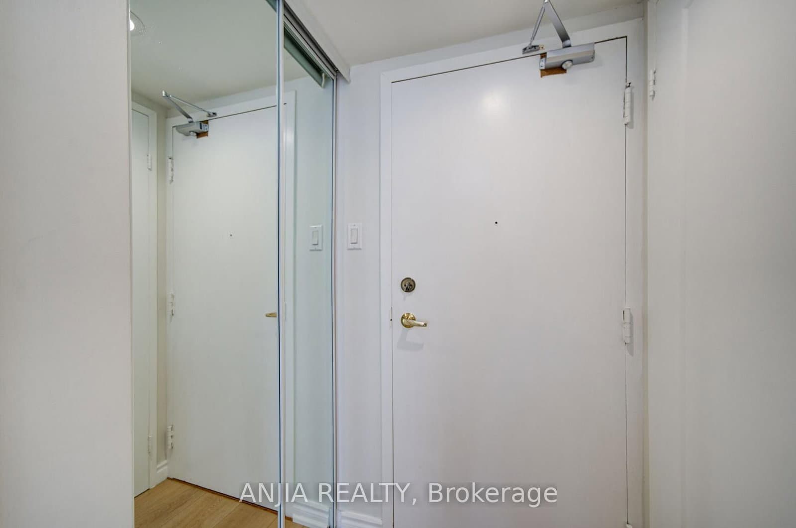 633 Bay Street, Unit 912 thumbnail 9