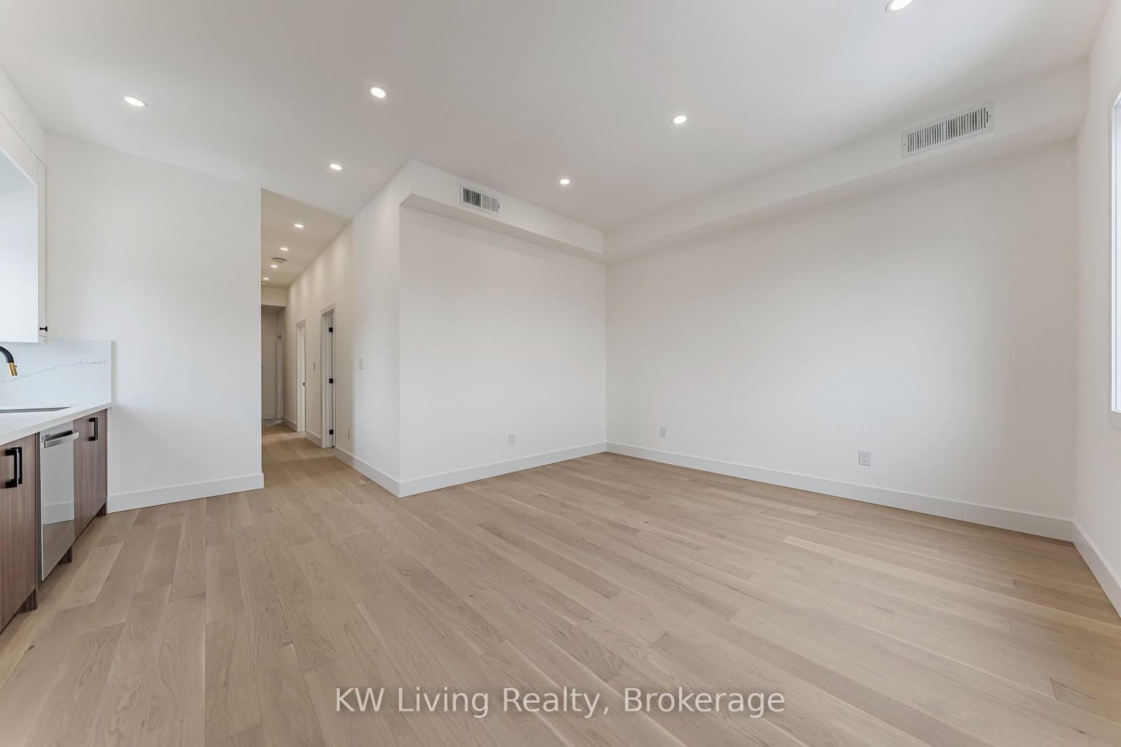 712 Eglinton Avenue E thumbnail 10
