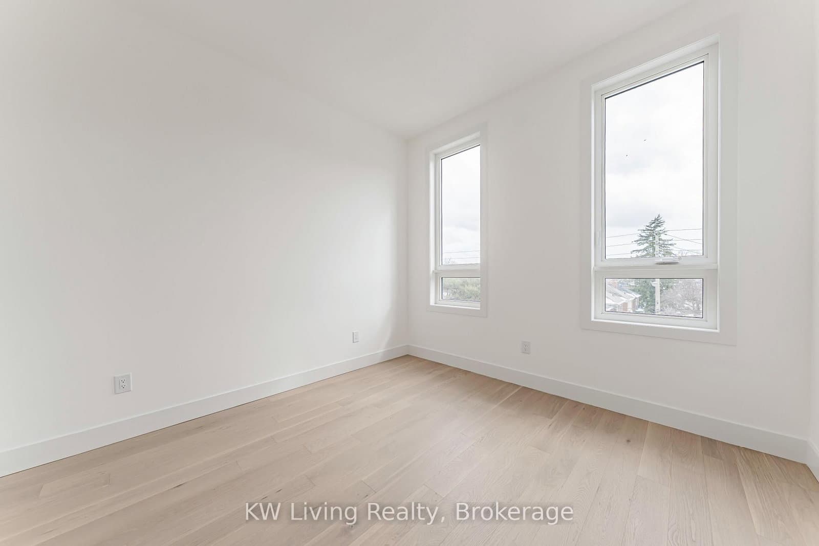 712 Eglinton Avenue E thumbnail 19