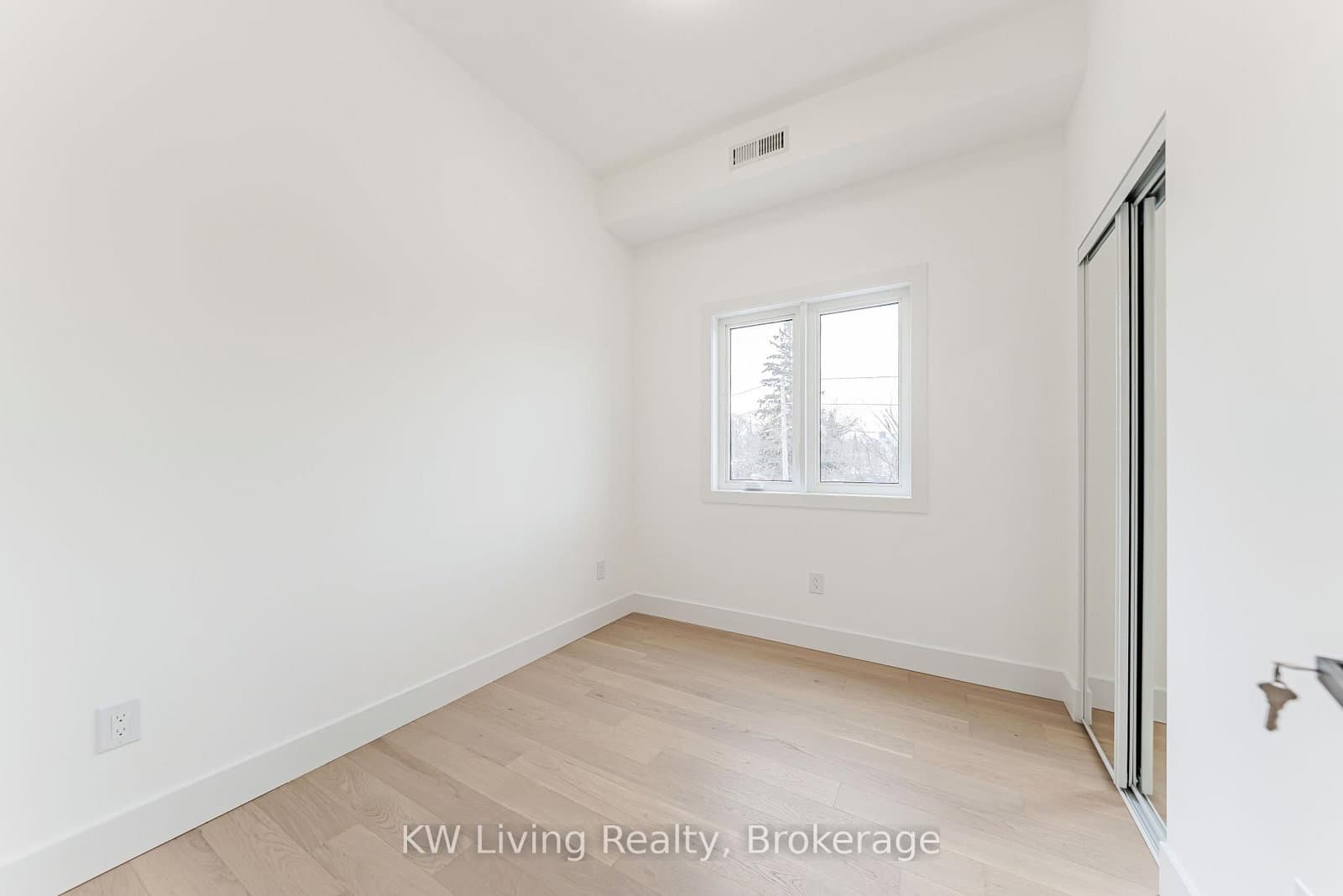 712 Eglinton Avenue E thumbnail 23