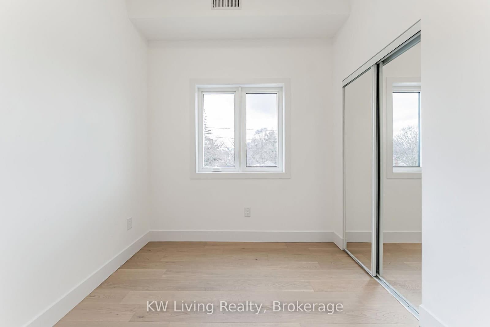 712 Eglinton Avenue E thumbnail 24