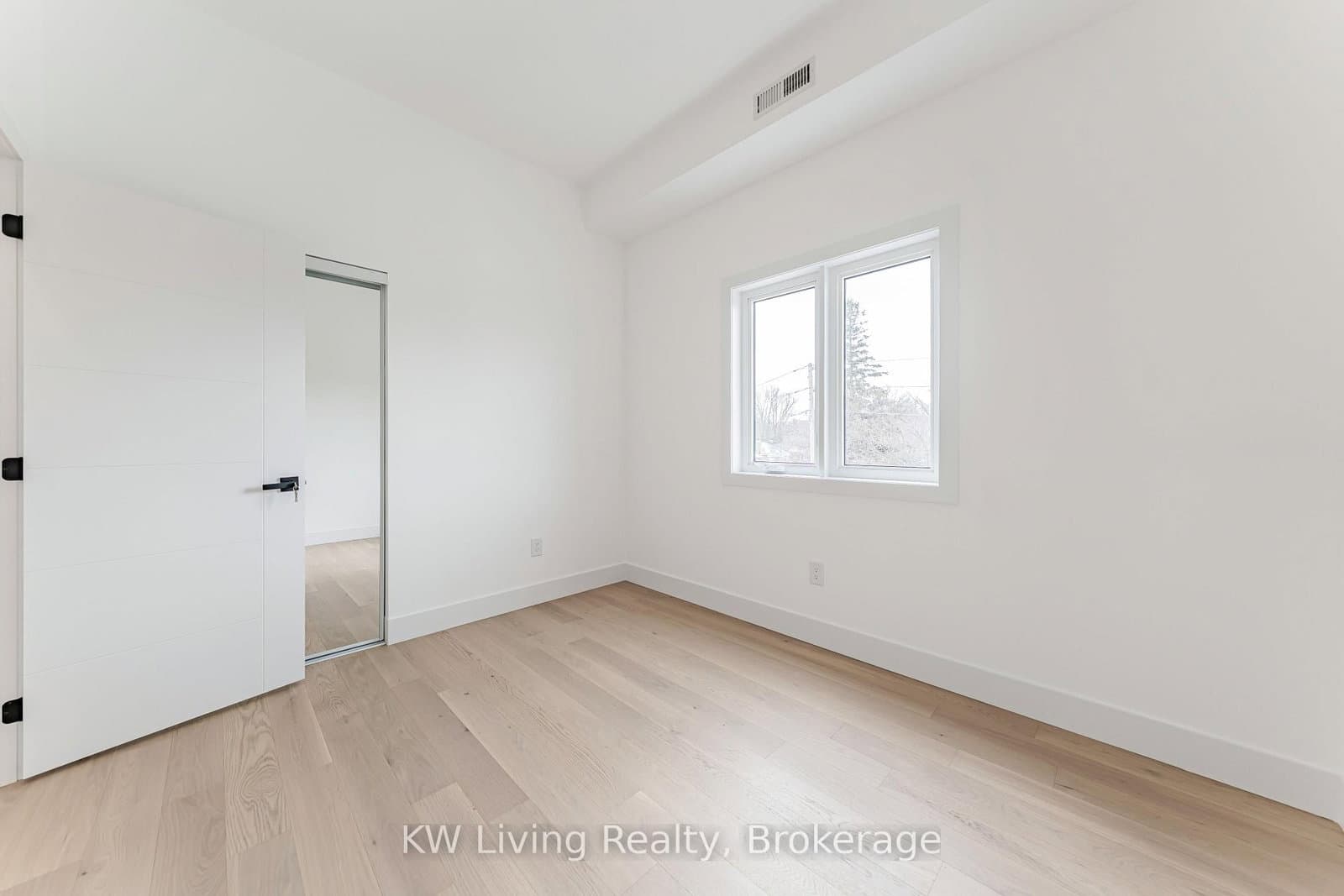 712 Eglinton Avenue E thumbnail 31