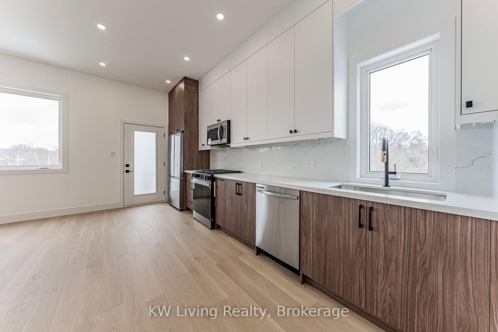 712 Eglinton Avenue E thumbnail 38