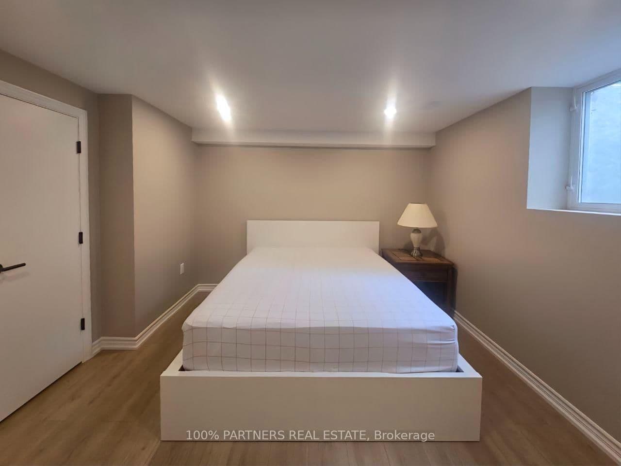 244 Burbank Drive, Unit Bsmt thumbnail 14