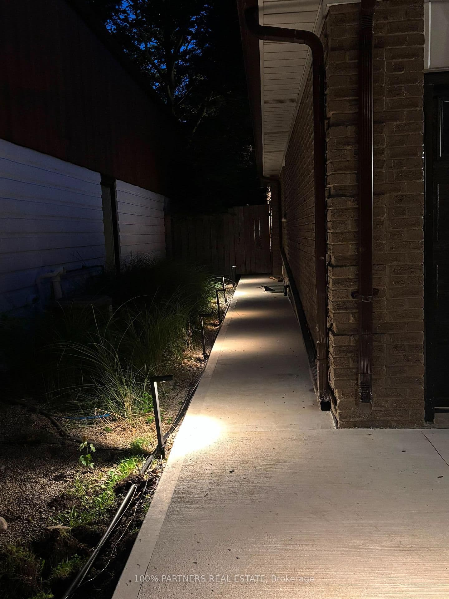 244 Burbank Drive, Unit Bsmt thumbnail 23
