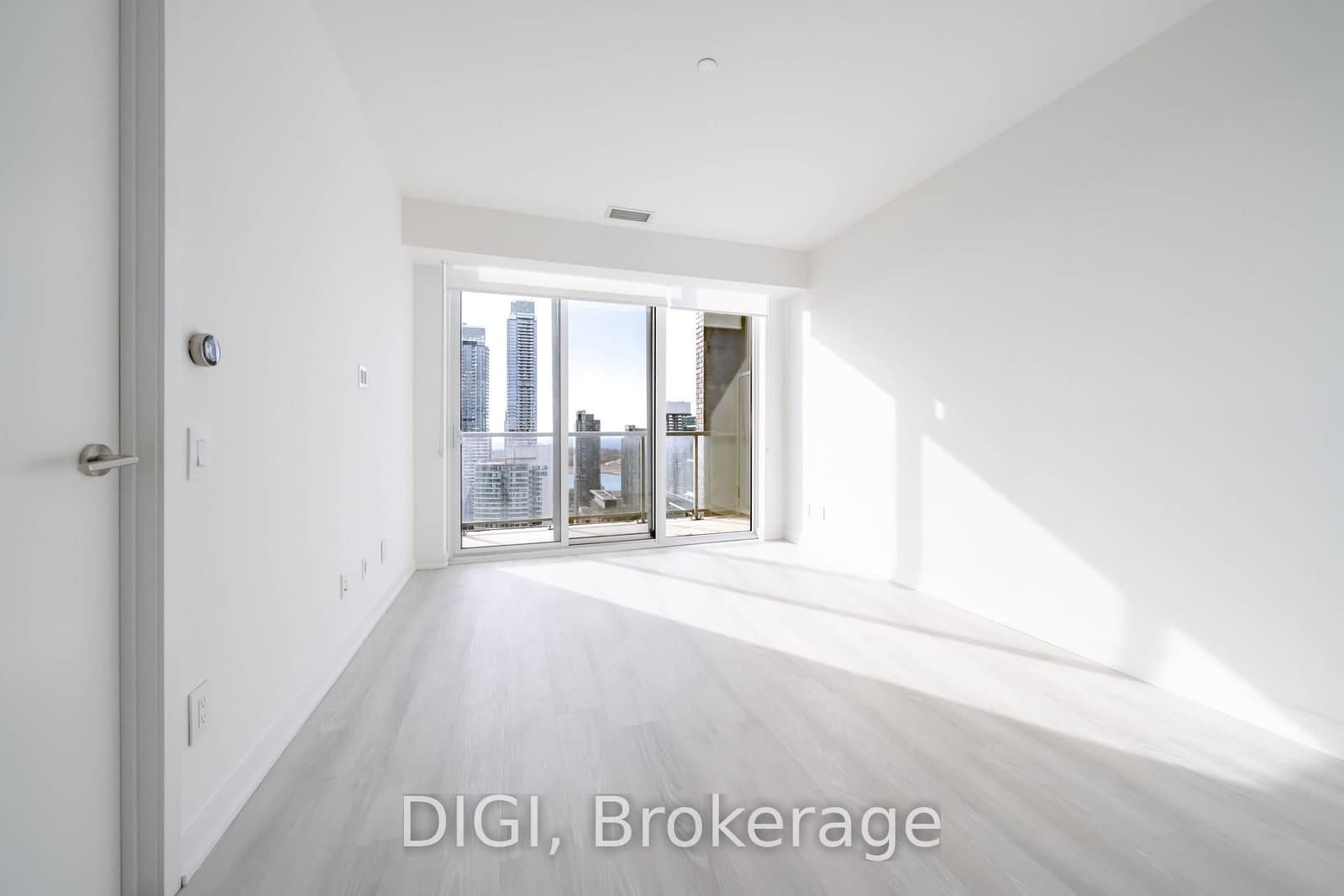 57 Spadina Avenue, Unit 2004 thumbnail 11