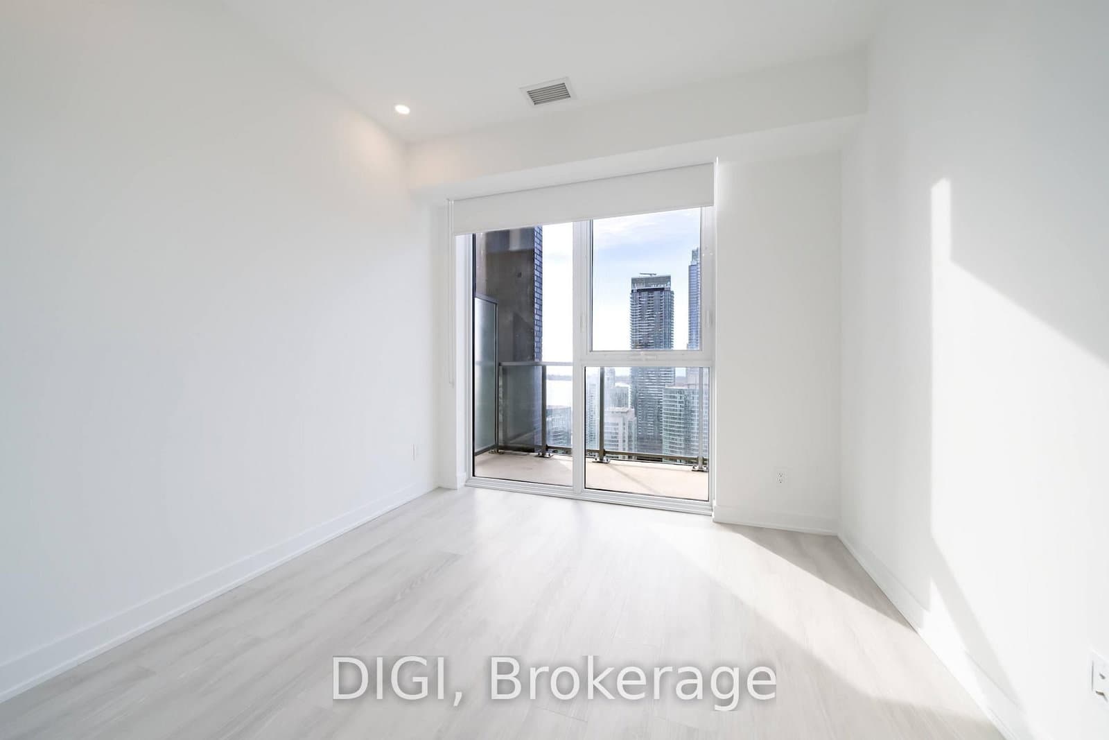 57 Spadina Avenue, Unit 2004 thumbnail 13