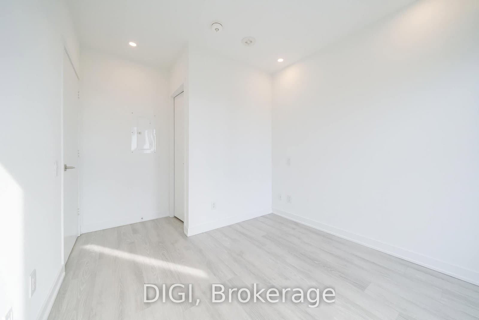 57 Spadina Avenue, Unit 2004 thumbnail 14