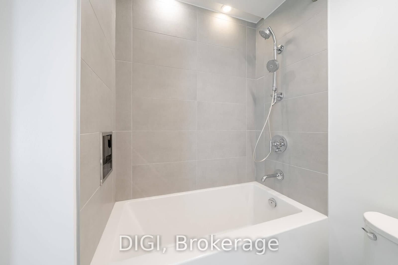 57 Spadina Avenue, Unit 2004 thumbnail 16