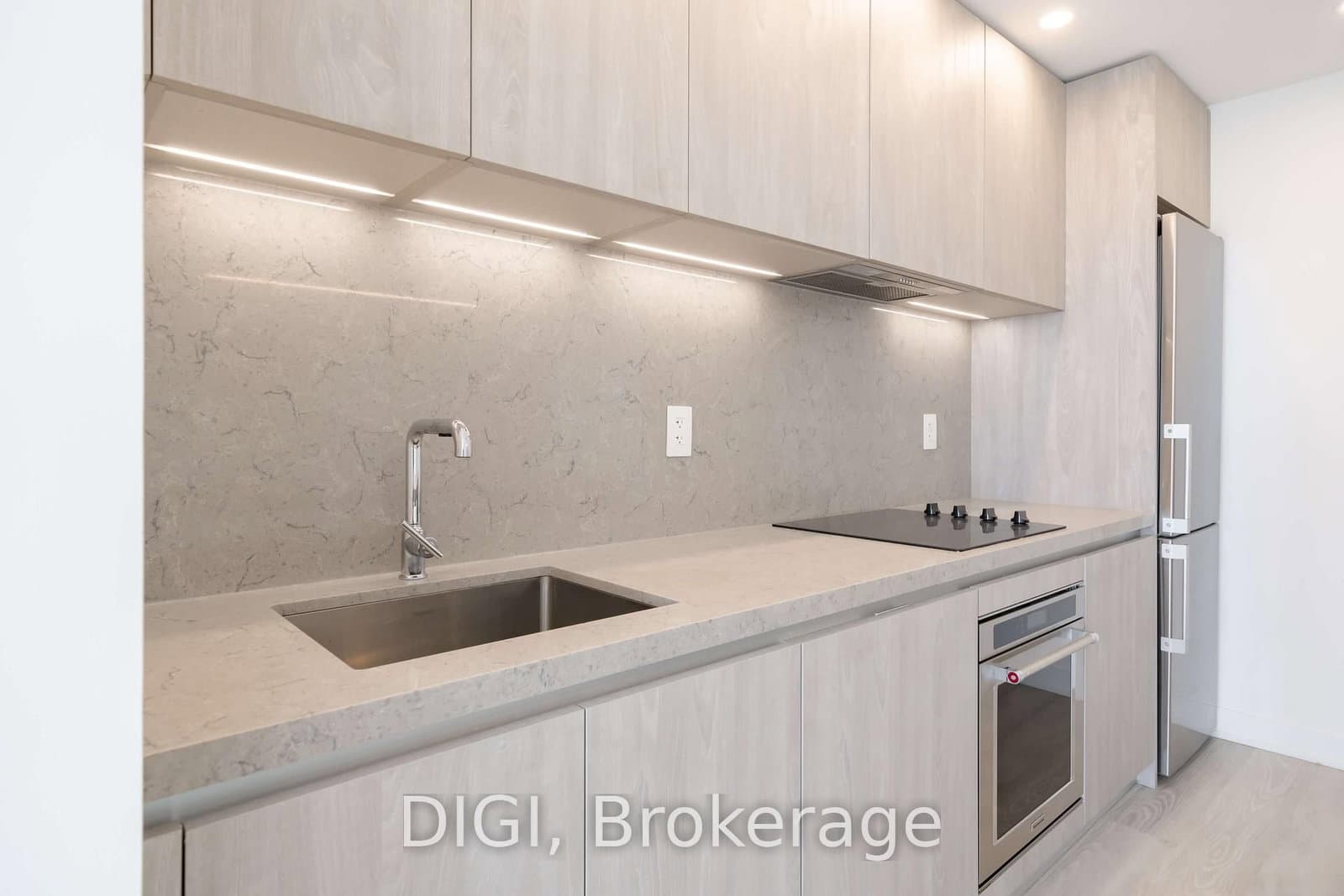 57 Spadina Avenue, Unit 2004 thumbnail 7