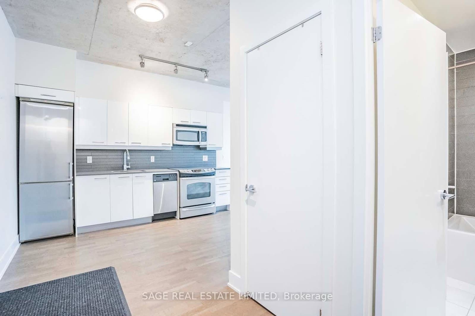 90 Trinity Street, Unit 305 thumbnail 16