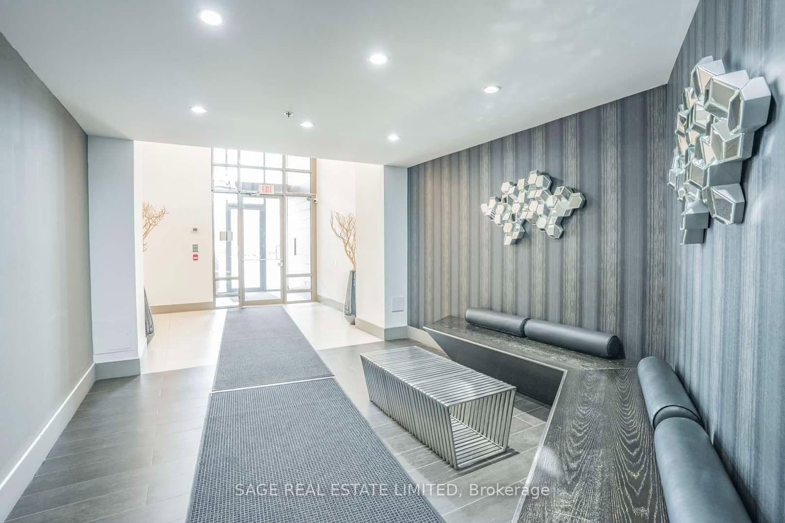 90 Trinity Street, Unit 305 thumbnail 3