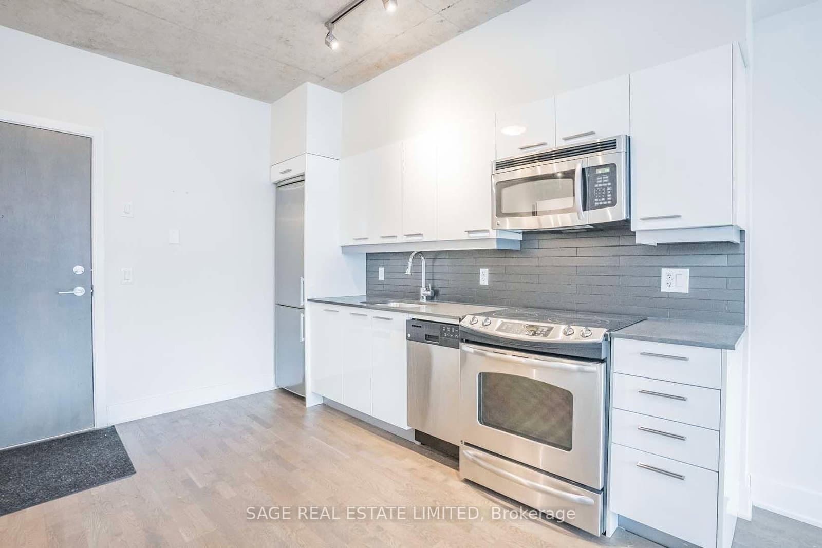 90 Trinity Street, Unit 305 thumbnail 9
