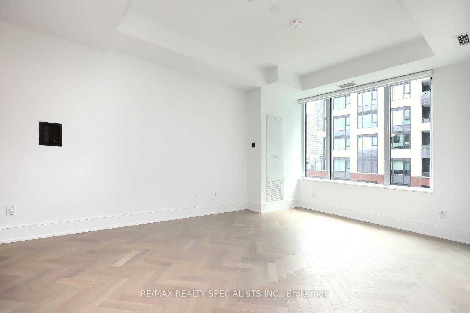 455 Wellington Street W, Unit 704 thumbnail 25