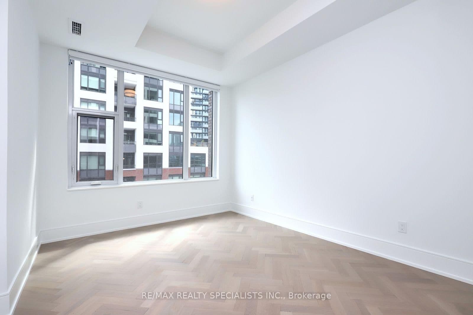 455 Wellington Street W, Unit 704 thumbnail 29