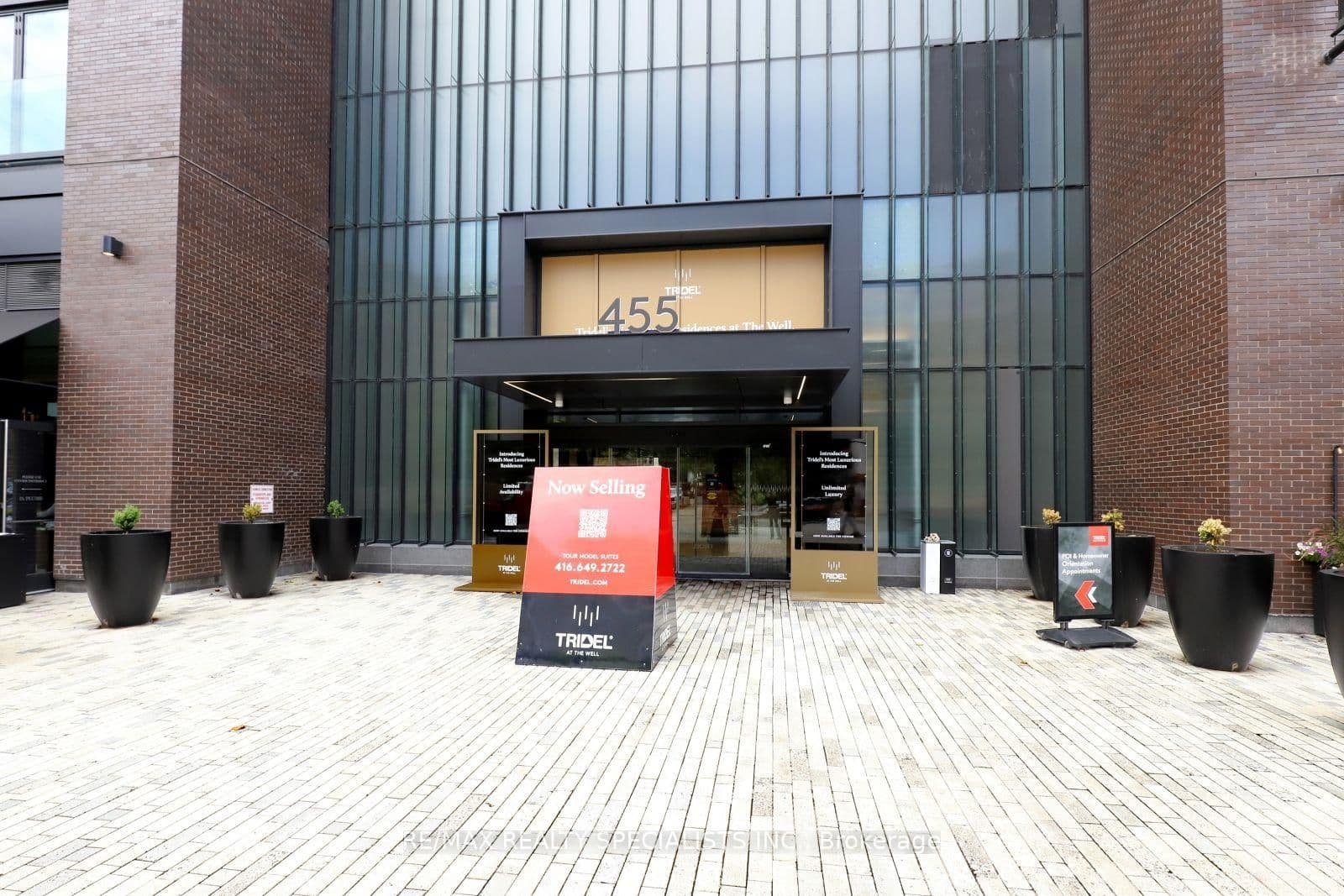 455 Wellington Street W, Unit 704 thumbnail 3