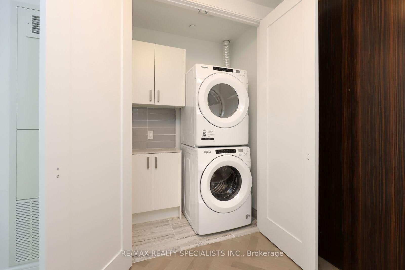 455 Wellington Street W, Unit 704 thumbnail 31