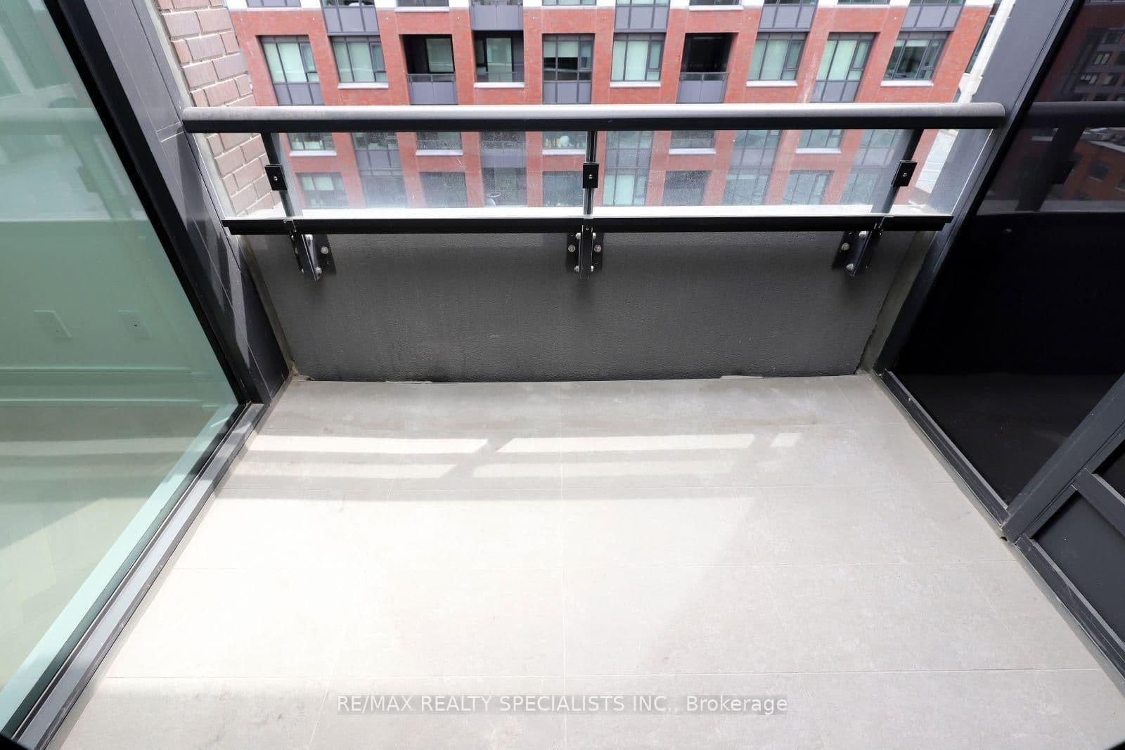 455 Wellington Street W, Unit 704 thumbnail 32