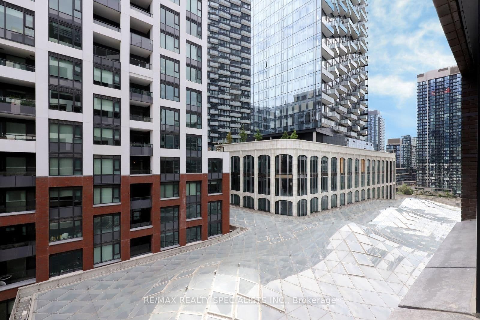 455 Wellington Street W, Unit 704 thumbnail 34
