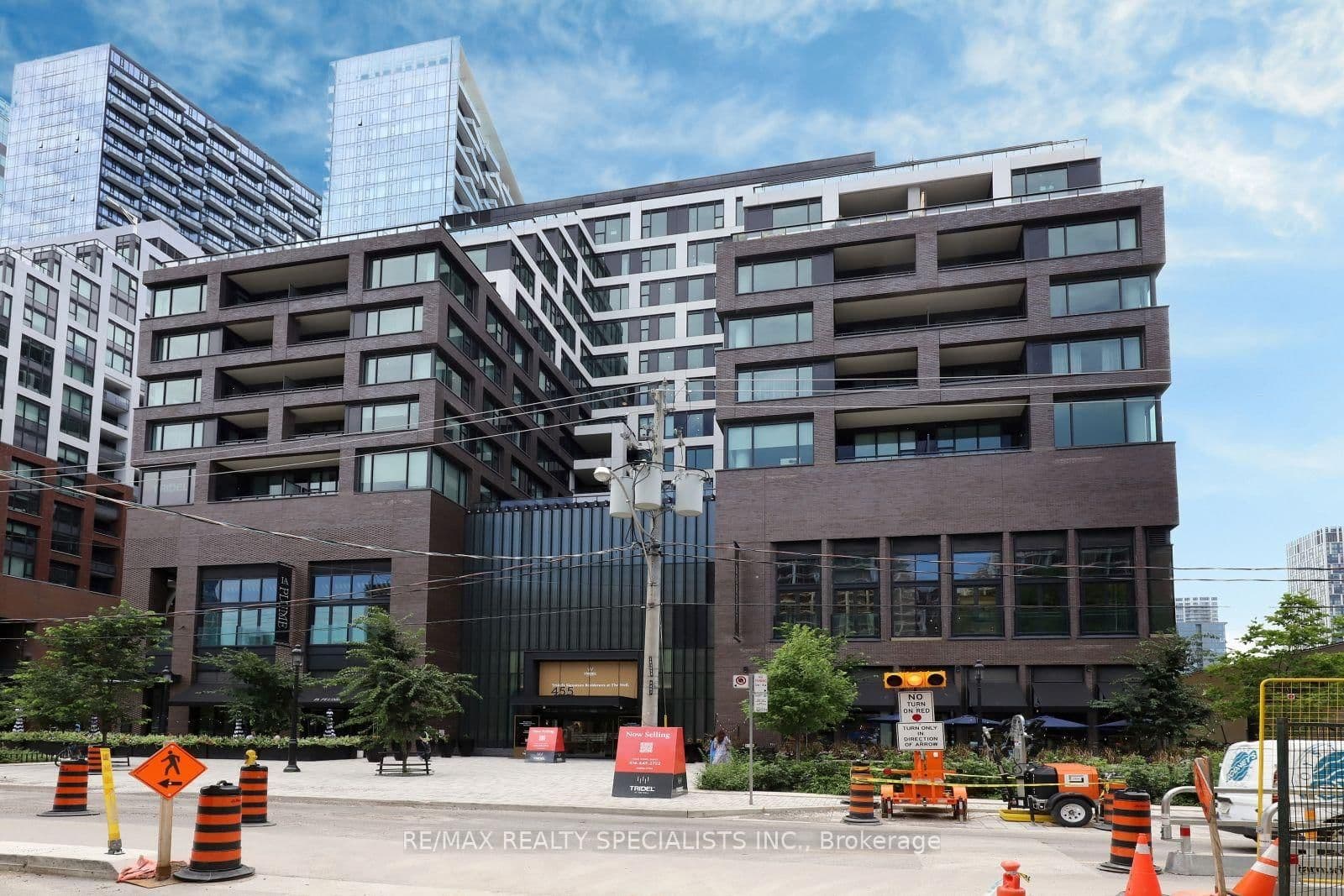 455 Wellington Street W, Unit 704 thumbnail 4