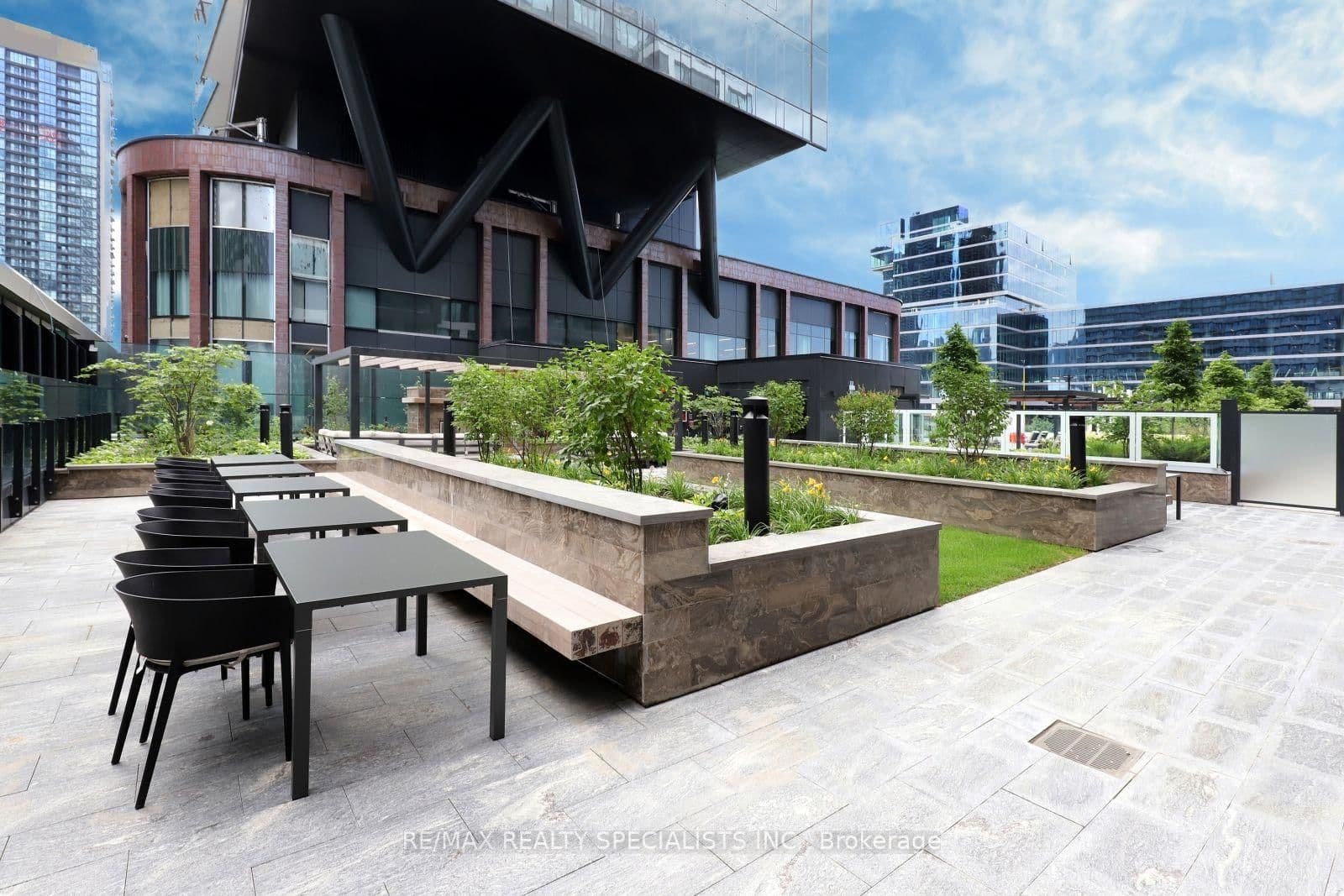 455 Wellington Street W, Unit 704 thumbnail 40