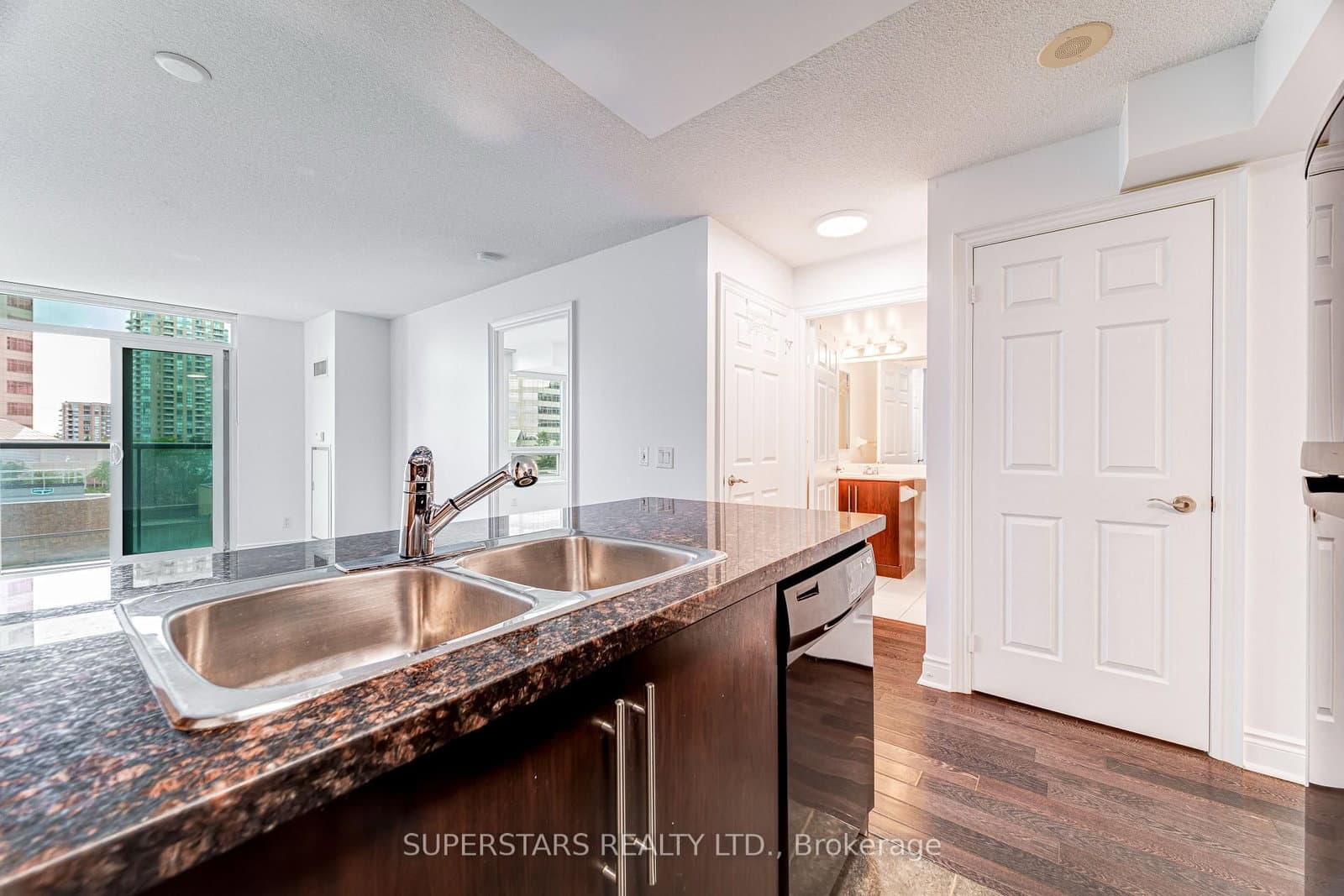 25 Greenview Avenue, Unit 524 thumbnail 13
