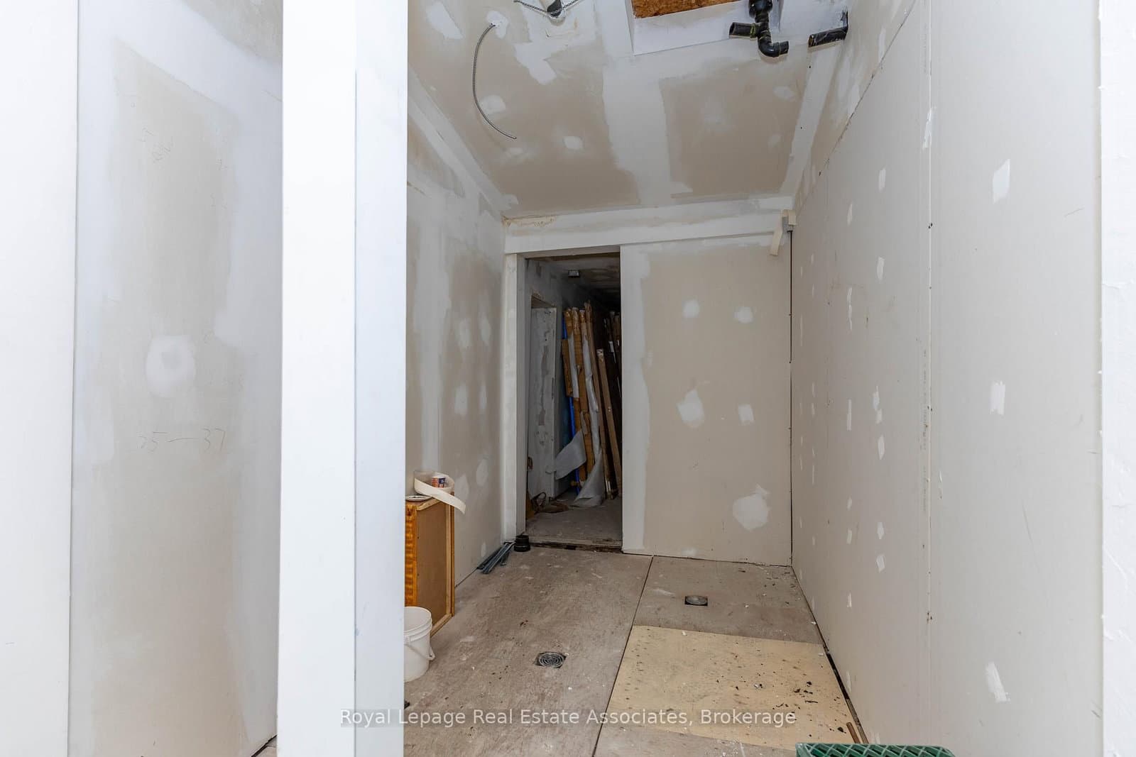 198 Bathurst Street thumbnail 15