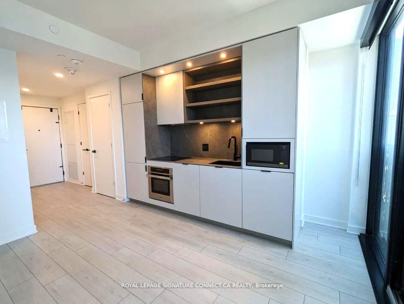 55 Charles Street E, Unit 1411 thumbnail 2