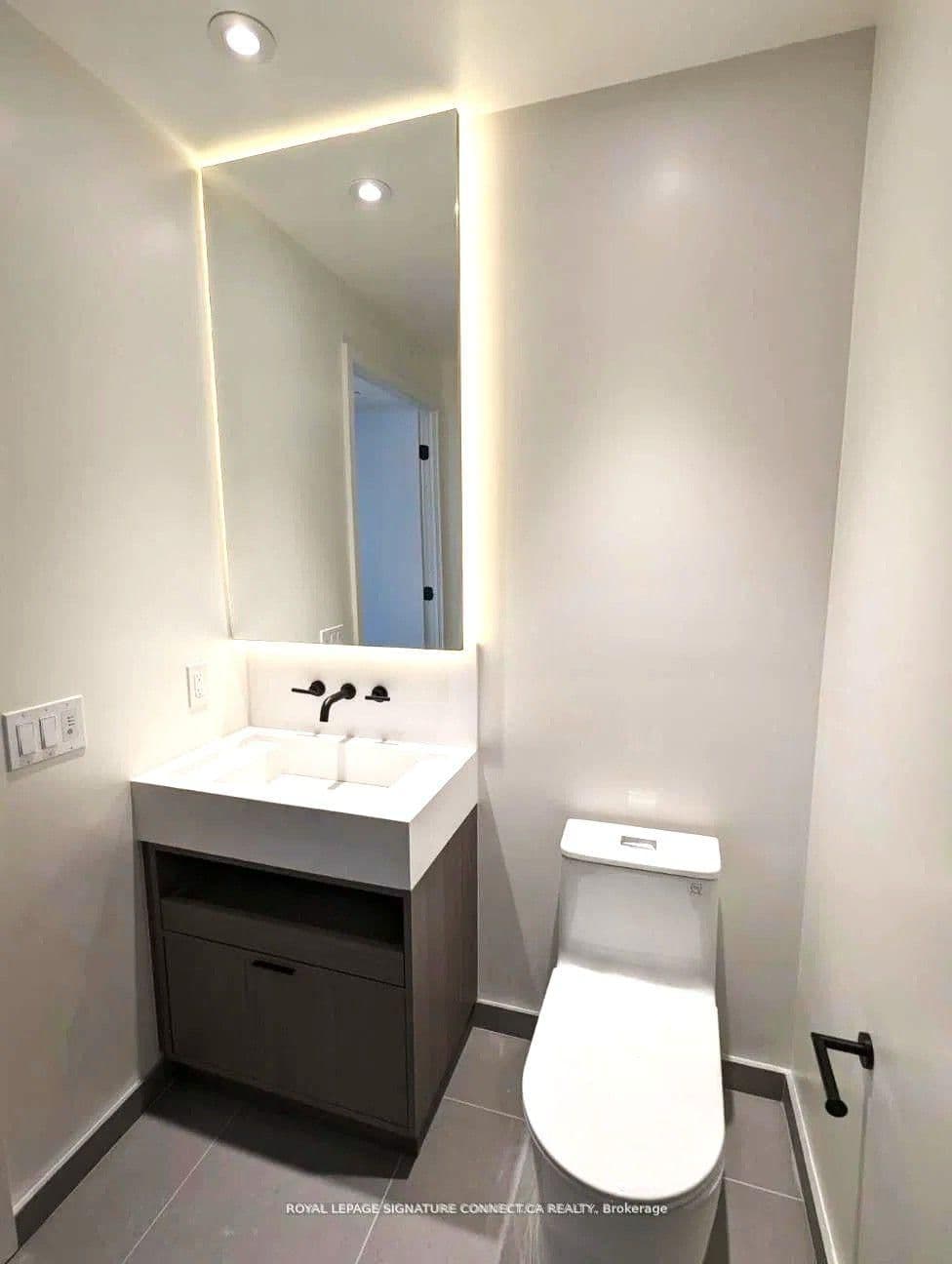 55 Charles Street E, Unit 1411 thumbnail 6