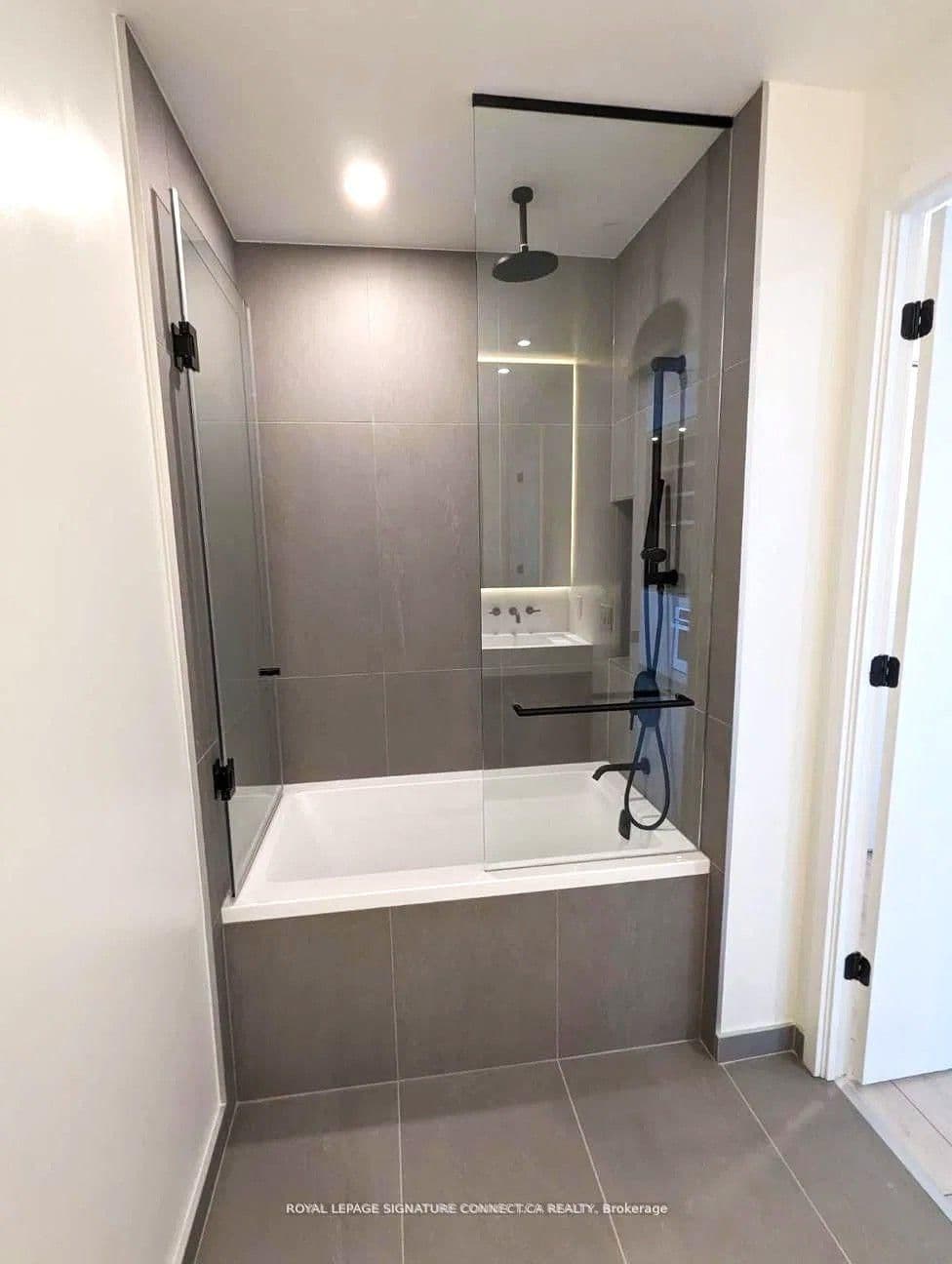 55 Charles Street E, Unit 1411 thumbnail 7