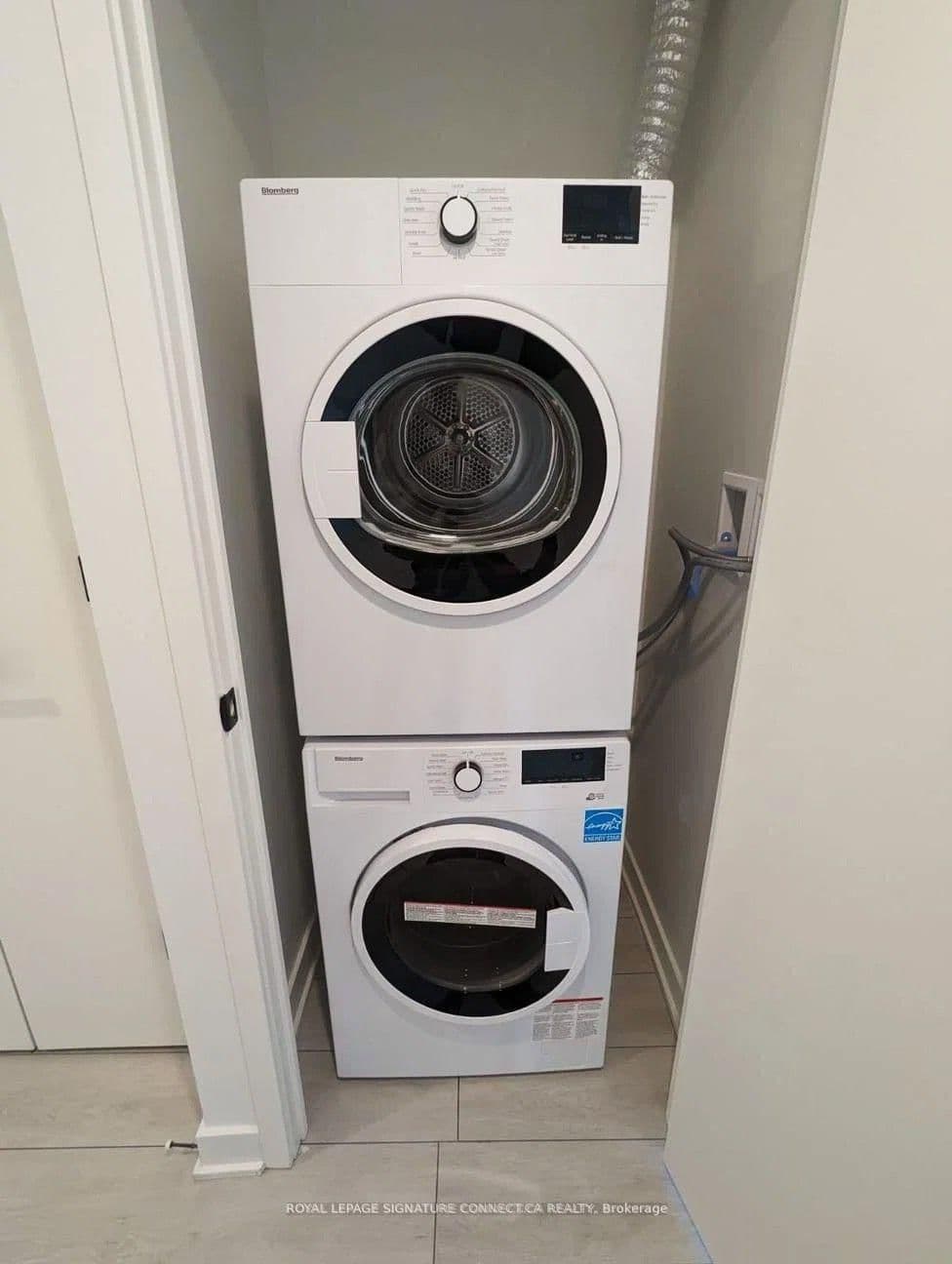 55 Charles Street E, Unit 1411 thumbnail 9
