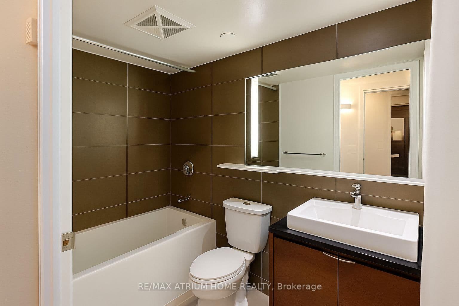 72 Esther Shiner Boulevard, Unit 320 thumbnail 5