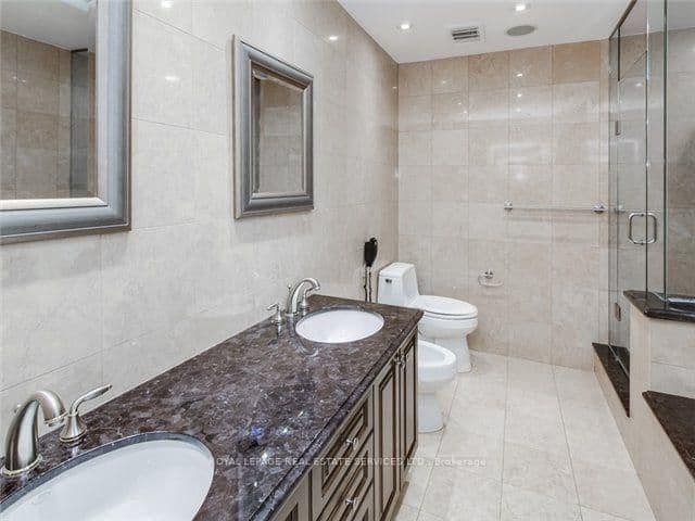 71 Charles Street E, Unit Ph1605 thumbnail 16
