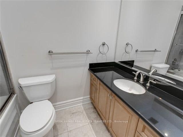 71 Charles Street E, Unit Ph1605 thumbnail 18