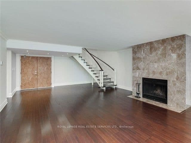 71 Charles Street E, Unit Ph1605 thumbnail 2