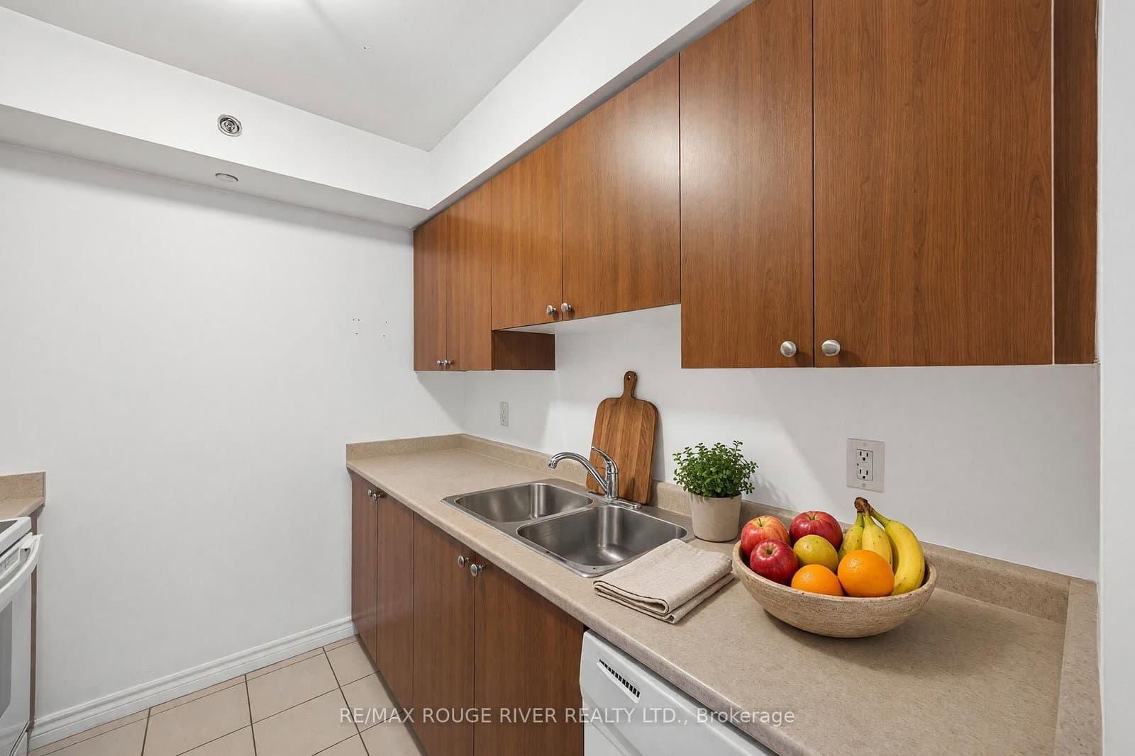 35 Saranac Boulevard, Unit 330 thumbnail 10