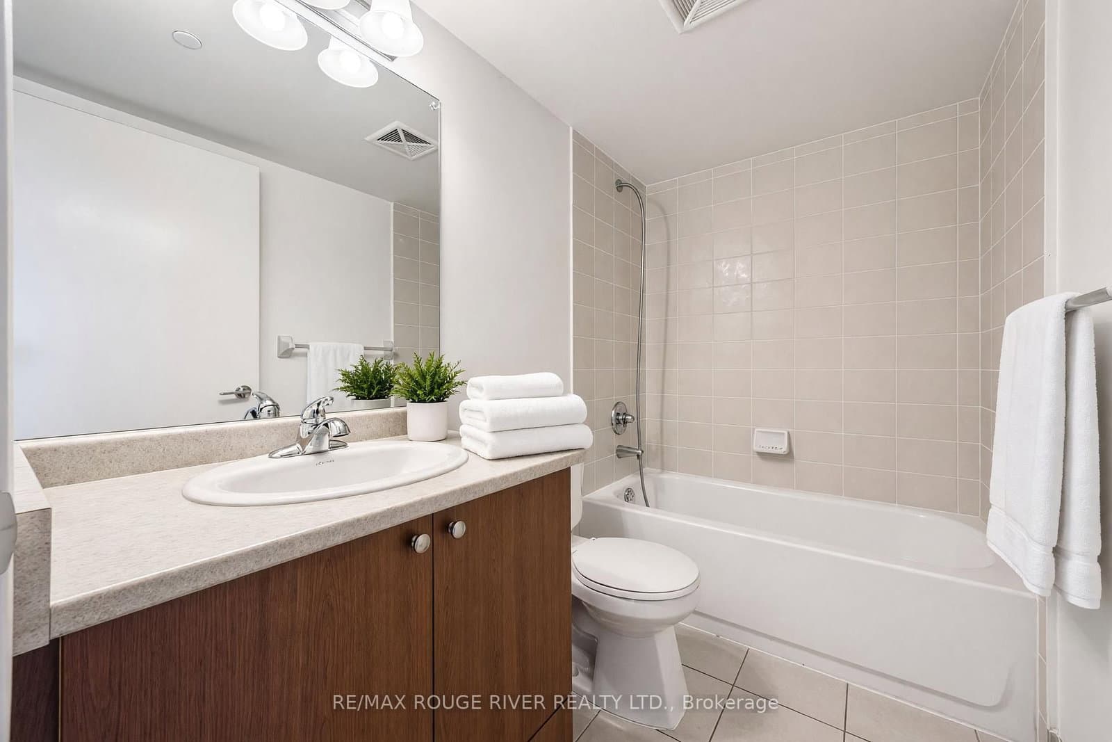 35 Saranac Boulevard, Unit 330 thumbnail 15
