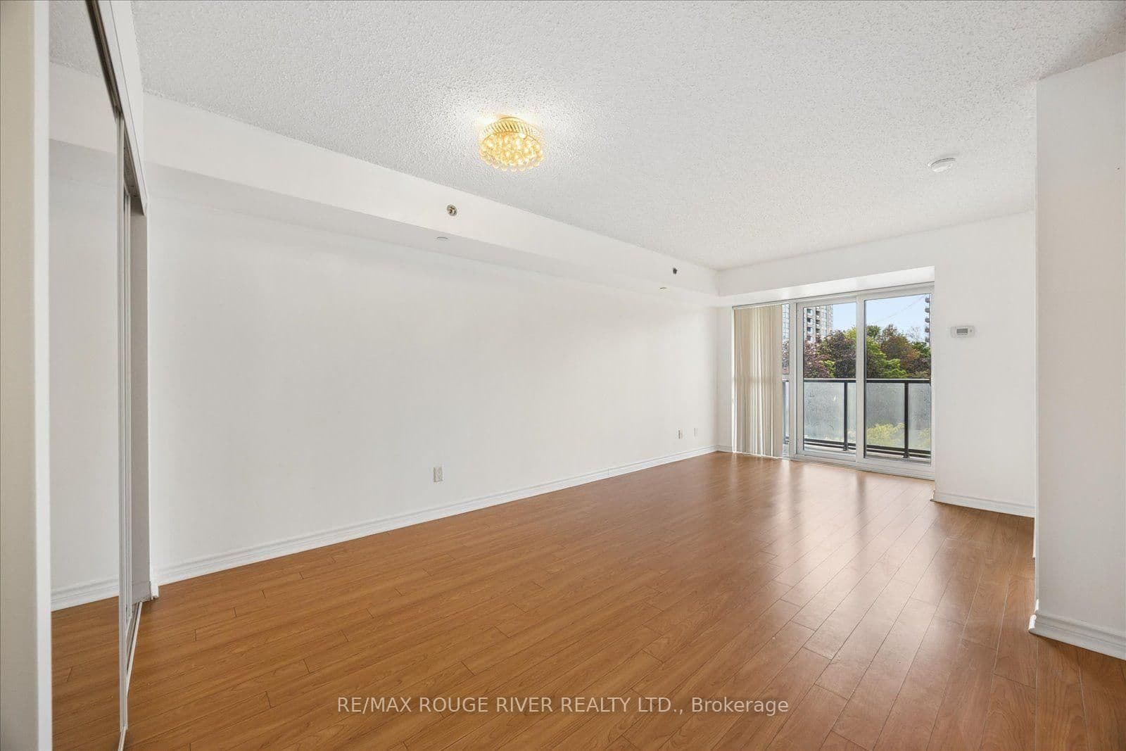 35 Saranac Boulevard, Unit 330 thumbnail 3