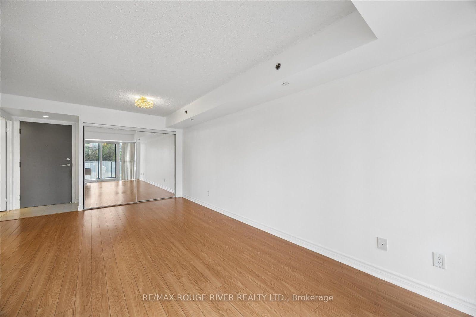 35 Saranac Boulevard, Unit 330 thumbnail 7