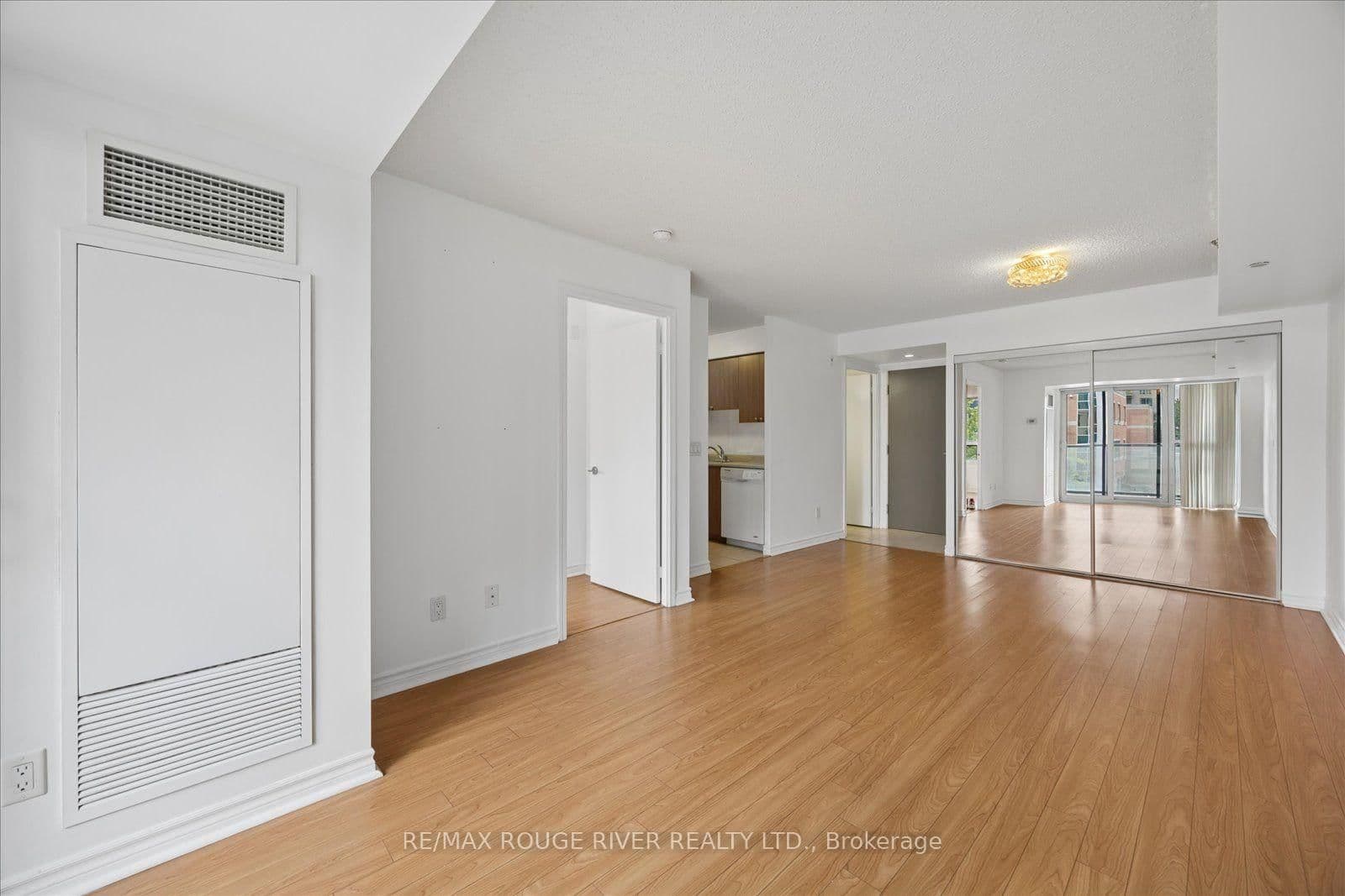 35 Saranac Boulevard, Unit 330 thumbnail 8