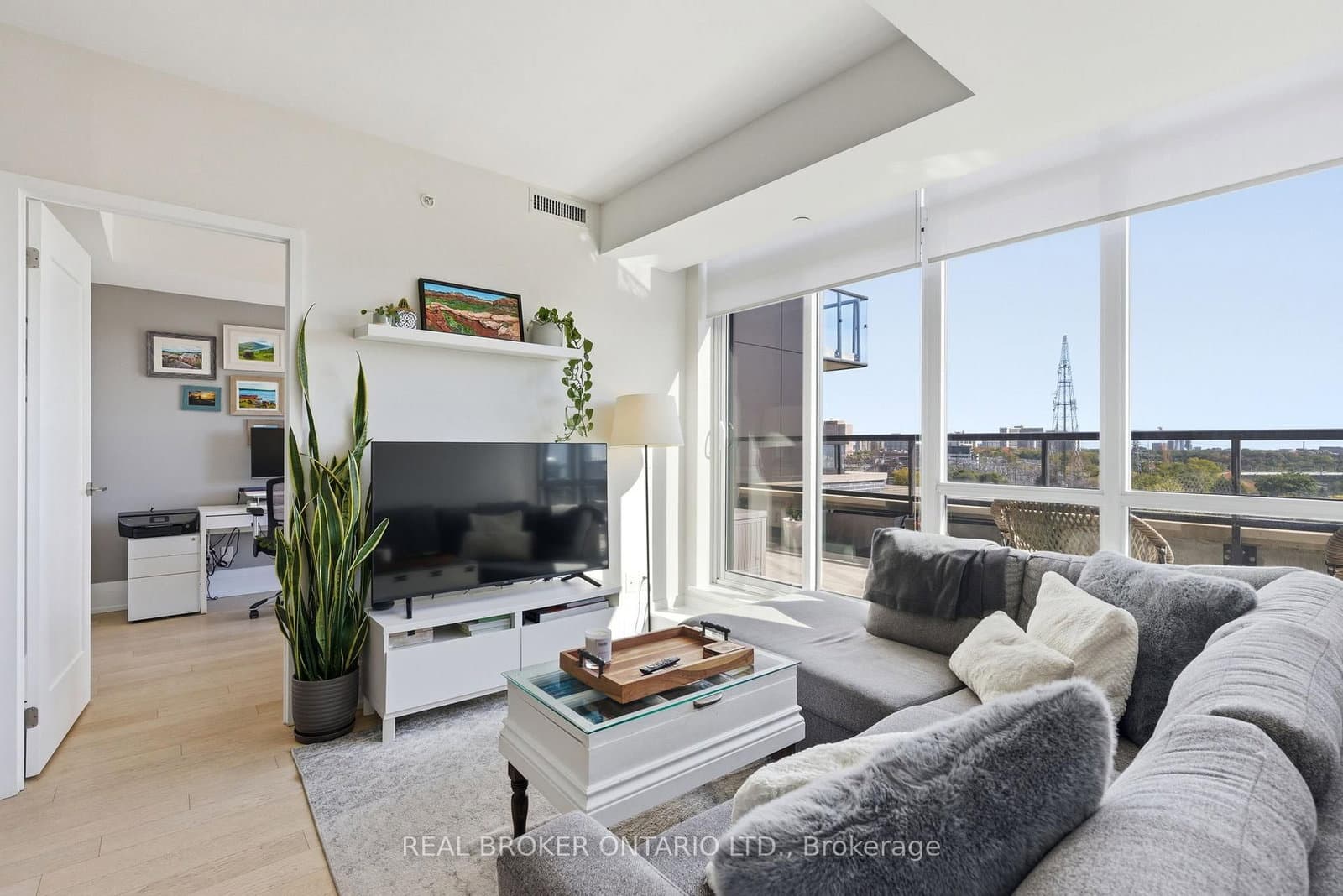 25 Malcolm Road, Unit 606 thumbnail 8
