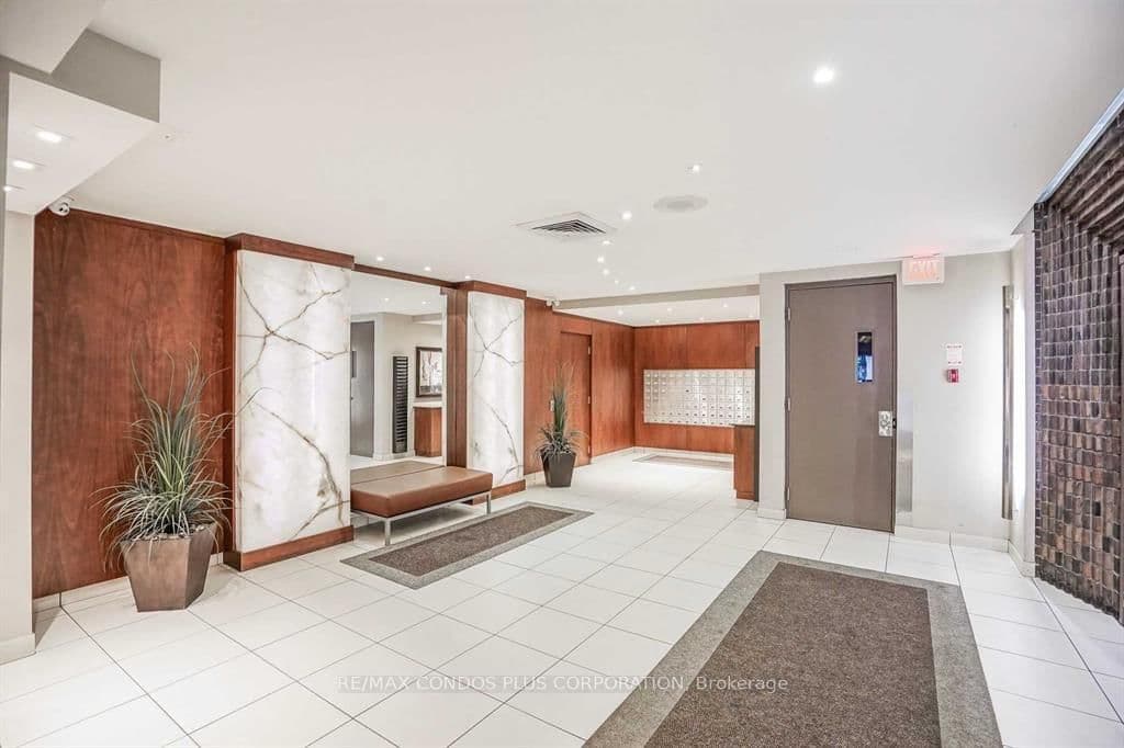 720 Spadina Avenue, Unit 1011 thumbnail 23