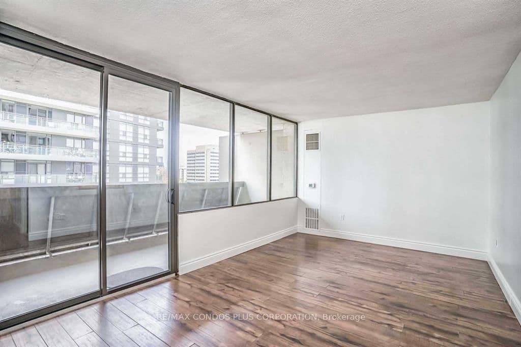 720 Spadina Avenue, Unit 1011 thumbnail 5