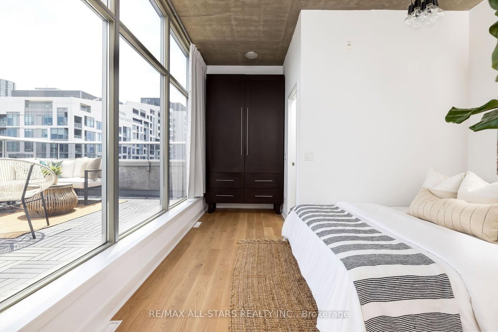 60 Bathurst Street, Unit Ph1011 thumbnail 23