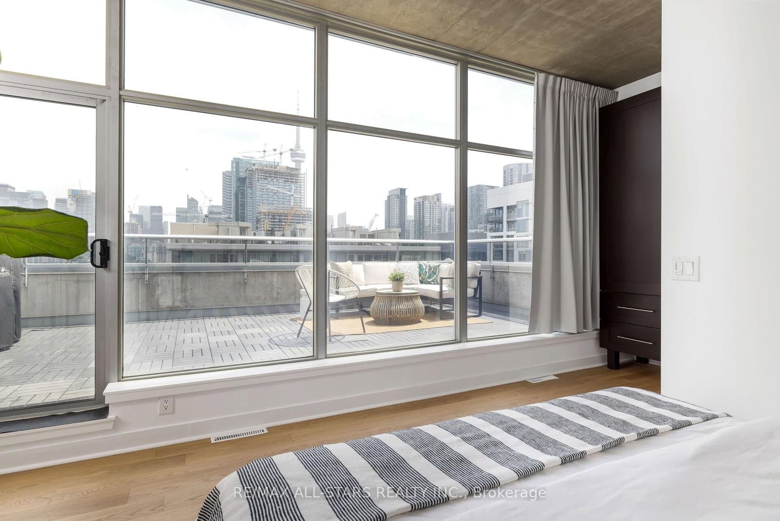 60 Bathurst Street, Unit Ph1011 thumbnail 24